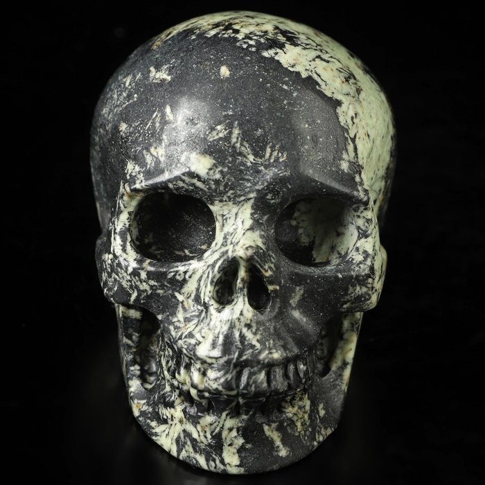 无底价 美丽而稀有的霓辉石与长石 颅骨 - Hand Carved Skull - 66 mm - 60 mm - 89 mm