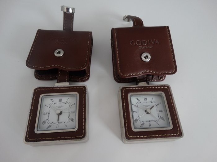 Relógio de viagem  (2) - Godiva Chocolatelier - Ferro (fundido / forjado), Pele - 1960-1970