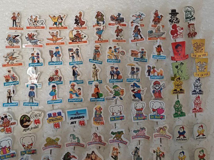Bommel en Tom Poes, Donald Duck, Suske en Wiske - 209 Promotional Material - Ruim 200 speldjes, pins van stripfiguren en andere items uit de jaren 1960-1970. Ondermeer Suske en