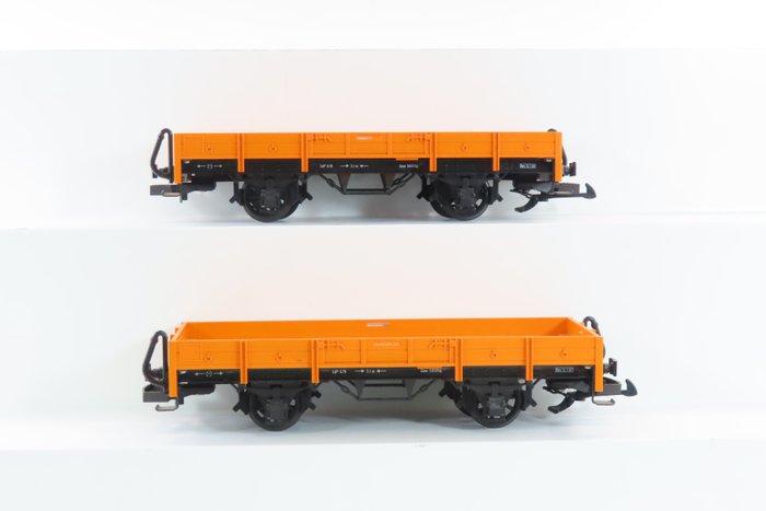 LGB G - 4010 - Modellbahn-Güterwagen (2) - 2x 2-achsiger Tieflader mit offenem Koffer - Privaat