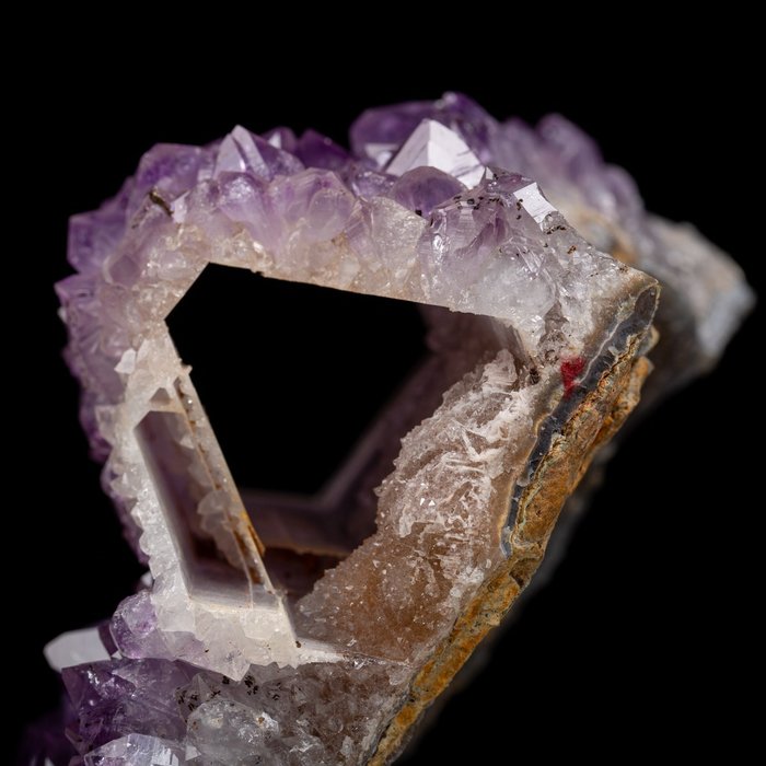 紫水晶 Druzy - 真正特殊的宝石 - 方解石和硬石膏 - 高度: 144 mm - 宽度: 119 mm- 1132 g