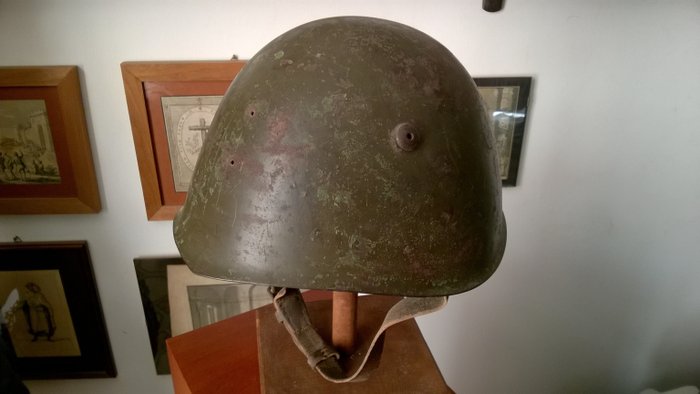 Italien - Militärhelm - Italienischer M33-Helm, erster Typ, der vom CTV während des Spanischen Krieges verwendet wurde