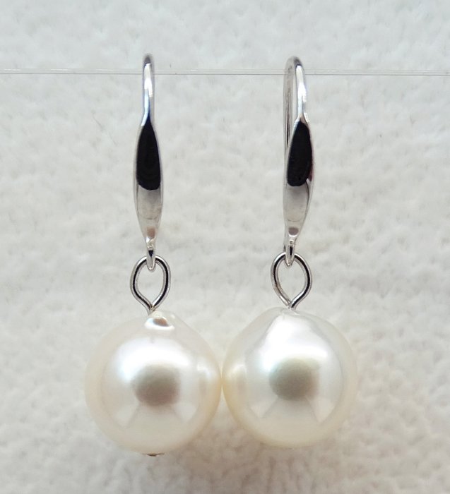 没有保留价 - Akoya Pearls, Drop Shape, 8.7 X 9.1 mm and 8.75 X 9.12 mm - 耳环 - Approximately 24.25 mm from top to bottom - 18K包金 白金 
