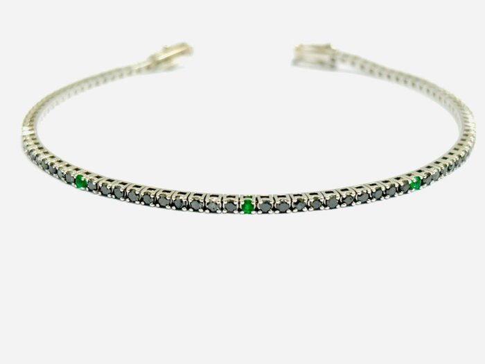 Armband - 18 kt Weißgold -  4.45 tw. Diamant  (Farbbehandelt) - Smaragd 