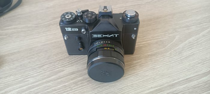 Zenit 12 EA + Valdai MC Helios-44M-5 2/58mm | Et objektiv speilreflekskamera (SLR)