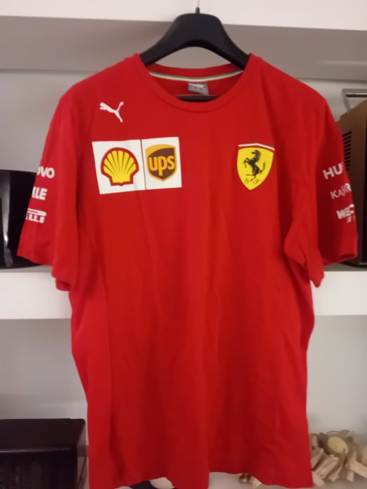 Ferrari - Fórmula 1 - 2019 - Roupa de equipa