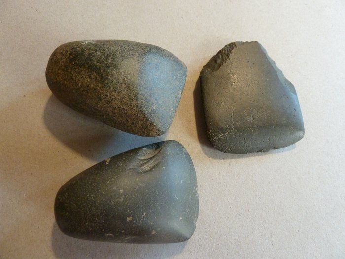 Neolítico Pedra/Sílex machado polido  (Sem preço de reserva)