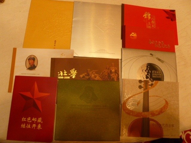 China - República popular desde 1949 1988/2012 - China - lote de 10 contenedores emitidos en China, completos con sellos y folletos