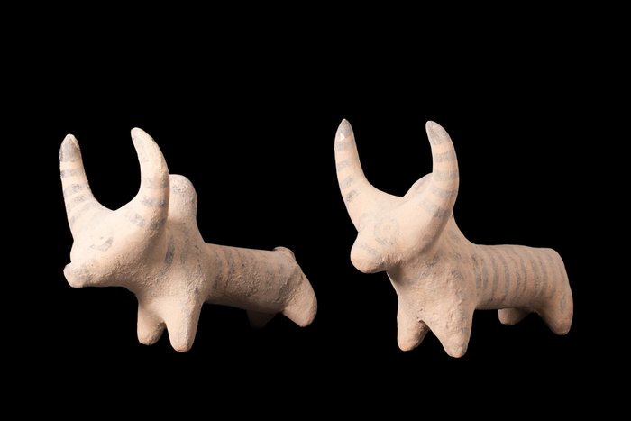 Indus-kulttuuri Terrakotta Zebu Bulls (2)  (Ei pohjahintaa)