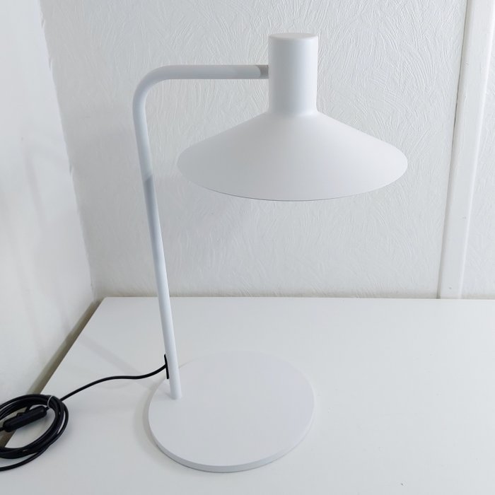 Frandsen - Friis & Moltke - Lampa stołowa - Minneapolis – wersja biała - Stal