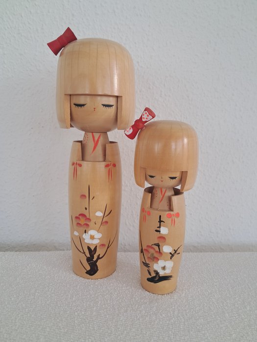 Kokeshi - Figuriini - Miyagawa Kunion (1933-) kahden Sosaku-kokeshin vintage-setti