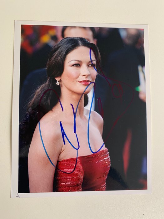 Catherine Zeta-Jones - Lot of 4 - incl. signed still with COA - Photograph
