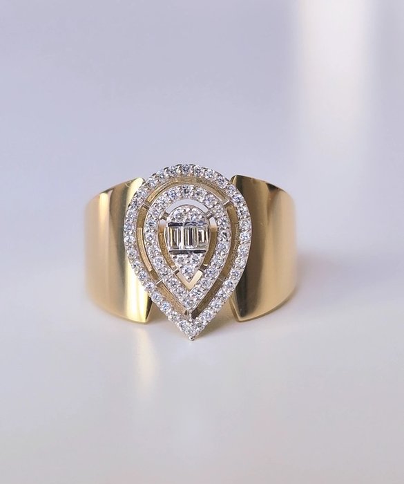 Bez ceny minimalnej
 - Wyrazisty pierścionek (statement) - 14-karatowe Żółte złoto -  0.60 tw. Diament  (Naturalny)