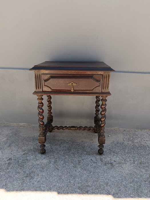 Stolik boczny - Stary, obrócony stół z XIX wieku - Drewno