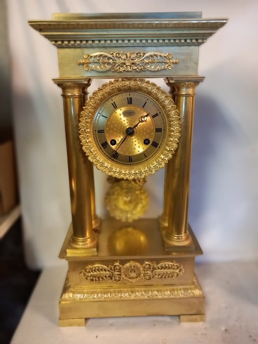 Portico clock - Empire Style - Brass, Gilt bronze - 1850-1900