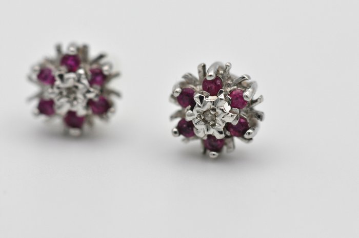 No Reserve Price - Stud earrings - 14 kt. White gold -  0.30 tw. Ruby - Diamond 