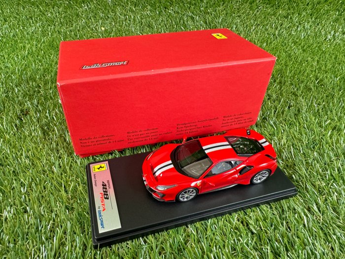 Look Smart 1:43 - Pienoismalliauto - Ferrari 488 Pista - Kilpapunainen