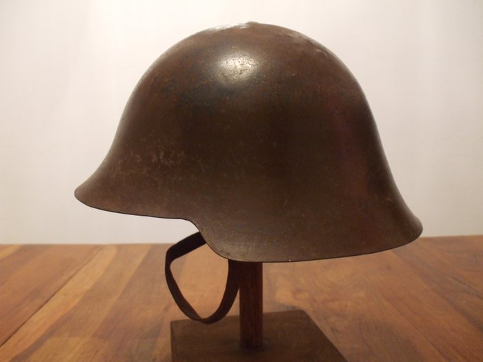 西班牙 - 军用头盔 - 西班牙战争期间使用的西班牙 M34 Eibar 头盔 - 1934