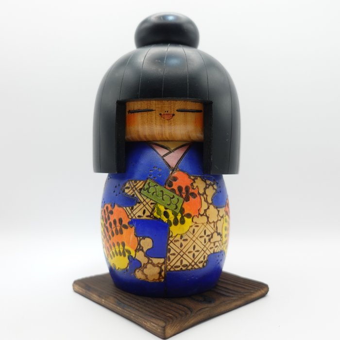 Kokeshi vintage hecho a mano, firmado por Takamizawa Kazuwo 高見沢かずを - Madera - Japón - Periodo Shōwa (1926-1989)