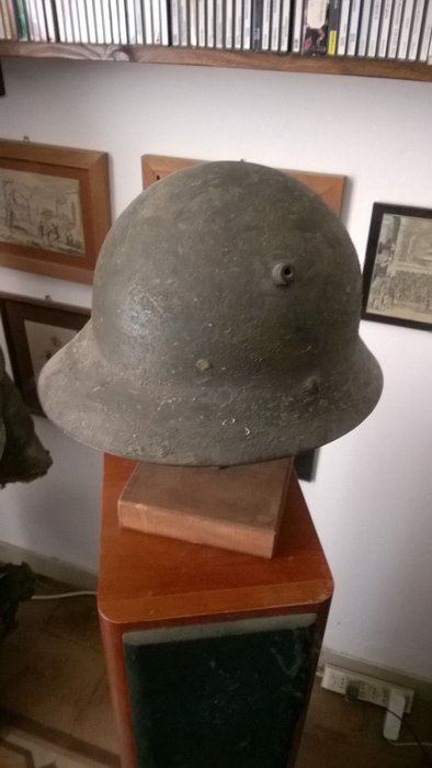 Tsjecho-Slowakije - Militaire helm - Tsjechische helm met Spaans M26 interieur gebruikt door de CTV - Spaanse Oorlog