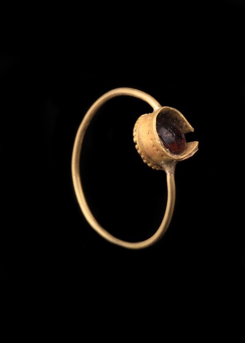 Romersk antik Guld Ring med granat  (Ingen mindstepris)