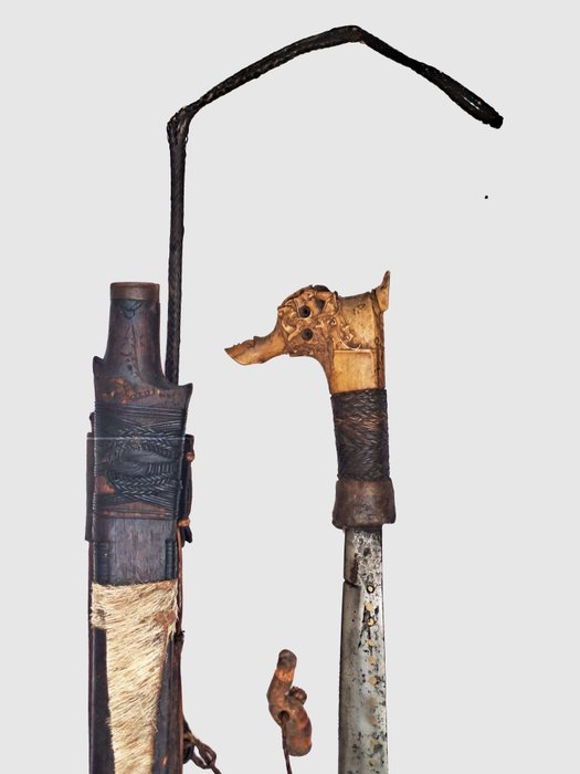Mandau sword with the hilt in duck shape & skull - Modang Dayak - Indonesia