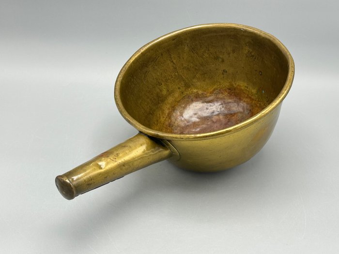 Grote mengkom - 碗 - 銅, 黃銅