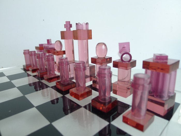 Echiquier et jeu d 'echecs en Plexiglass- King 97 mm - Chess set - plexiglass New condition