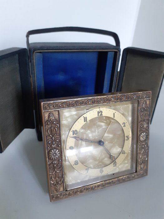 Ceas de masă sau raft/ceas cu alarmă - Marmură roz prețioasă, metal, sticlă/cristal de safir - 1910-1920