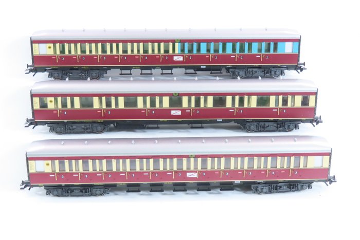 Märklin H0 - 43108 - 模型客運火車套裝 (1) - 3 件式車廂“Ruhr Schnellverkehr”，配有 4 軸地方鐵路車廂 2 等/3 等和 3 等 - DRG