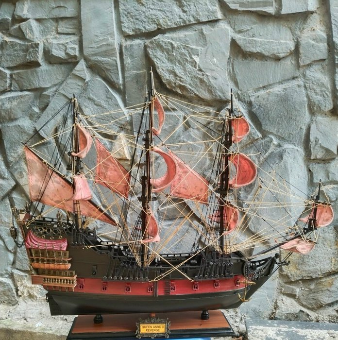 Queen Anne's revenge Barbe Noire Voilier bois 3 mats 70 cm - Model boat