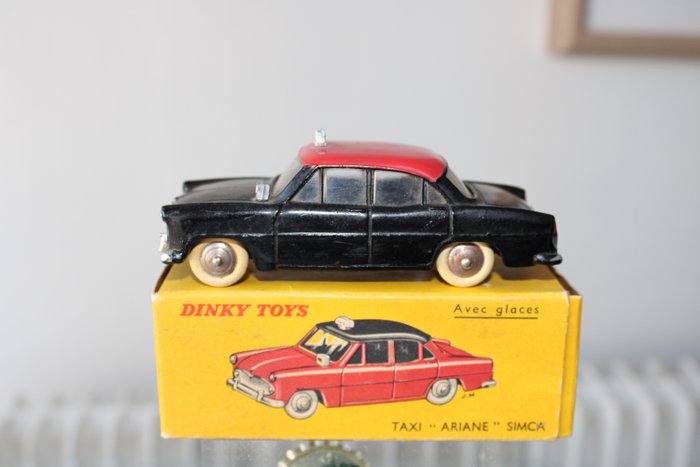 Dinky Toys 1:43 - Modelauto - ref. 24ZT Simca Ariane Taxi 1959 Made in France