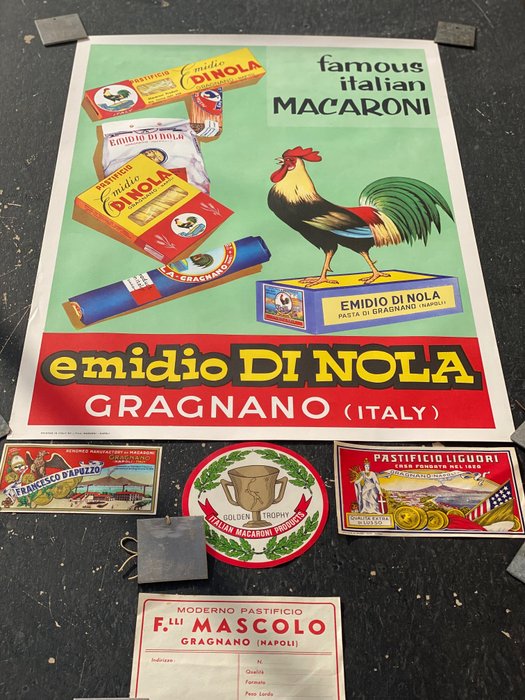 Fratelli Manzoni / grafiche di Mauro. - Emidio di Nola / Liguori / d’ Apuzzo / Mascolo - Famous Italian Macaroni - Lata 80.
