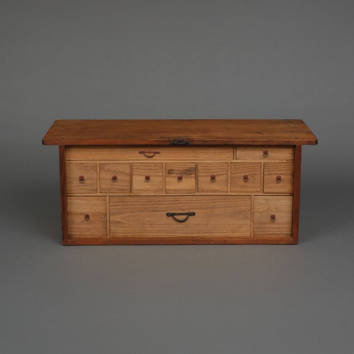 Tansu 箪笥 (cómoda) - Madera, Kiri (madera de paulownia), madera de Hinoki (ciprés) - Japón - Período Taishô/Período Shôwa temprano (principios del siglo XX)