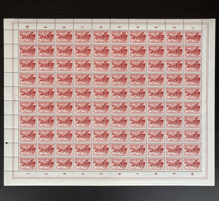Niederlande 1943 - Tag der Briefmarke „Postkutsche“ im kompletten Bogen mit Plattenfehler „Offene Laterne“ - NVPH 422