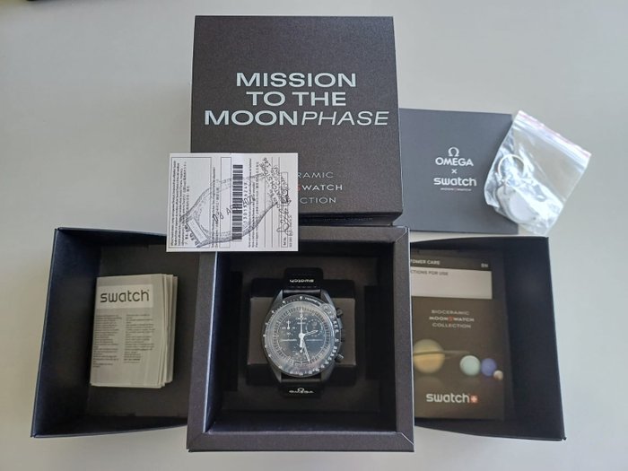 OMEGA X SWATCH - BLACK SNOOPY MISSION TO THE MOONPHASE - Ohne Mindestpreis - SO33B700 - Unisex - 2024