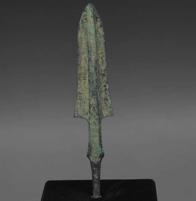 Elamit, mittlere Periode Bronze Pfeilspitze mit Ritzdekor  (Ohne Mindestpreis)
