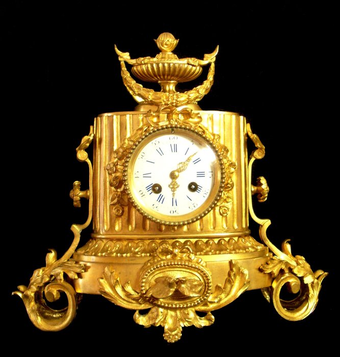 壁炉架时钟 - French Empire 1844-1849  "Allegory of Love" Large gilt bronze DOME Fluted clock, signed "JAPY - 路易斯· XVI - 镀金青铜 - 1800-1850