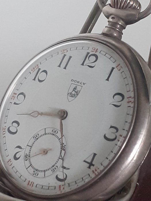 Dorly,orologio da taschino con scena rurale smaltata a freddo - 1901-1949