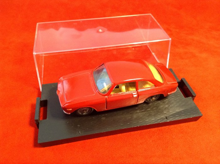Mercury (Italy) 1:43 - Modell sportsbil - ref. #40 Alfa Romeo Giulia Sprint GT Coupé Stradale road car 1965 - dark red
