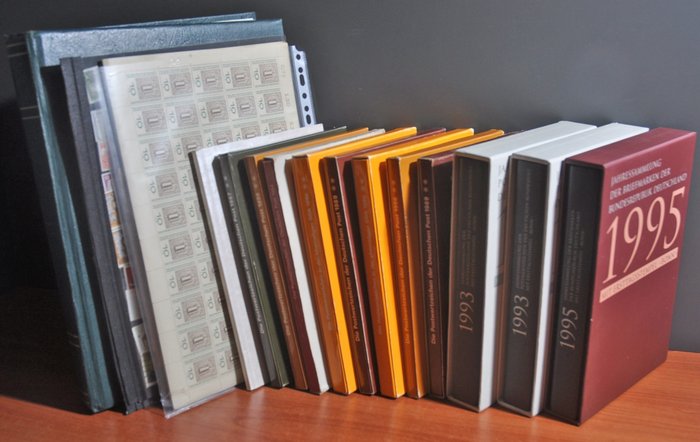 Németország  - Telek évkönyvekkel, MNH komplett lapokkal és Berlin készletével.