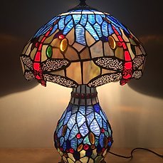 NO RESERVE!! – Tiffany tafellamp Studio style Baby Blue Dragonfly met 2 lichtpunten! – Tafellamp – Glas (glas-in-lood)