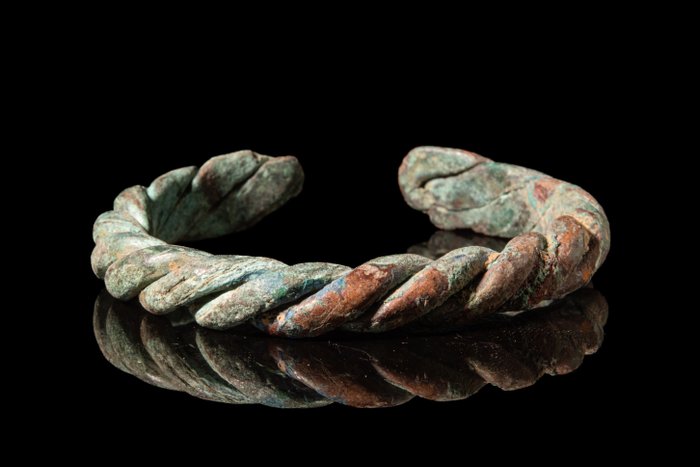 Wikingerzeit Gedrehtes Armband aus Bronze  (Ohne Mindestpreis)