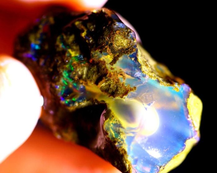 MUSEUMSKVALITET - Rough Crystal Welo Opal "Midnight Sky" - 58 karat - POC 0552 Grov Kristall Opal - Höjd: 15 mm - Bredd: 20 mm- 11.92 g