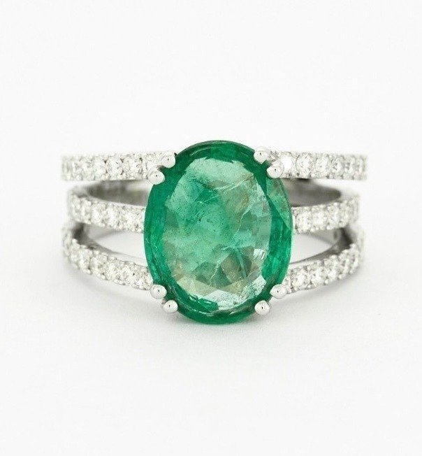 Ring White gold -  3.93ct. tw. Emerald - Diamond