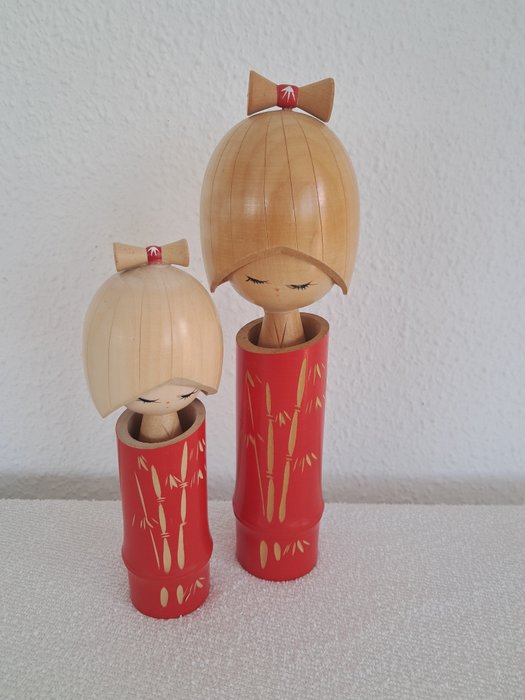 Kokeshi - Figurine - Vintage-Set aus zwei Sosaku Kokeshi von Yamagishi