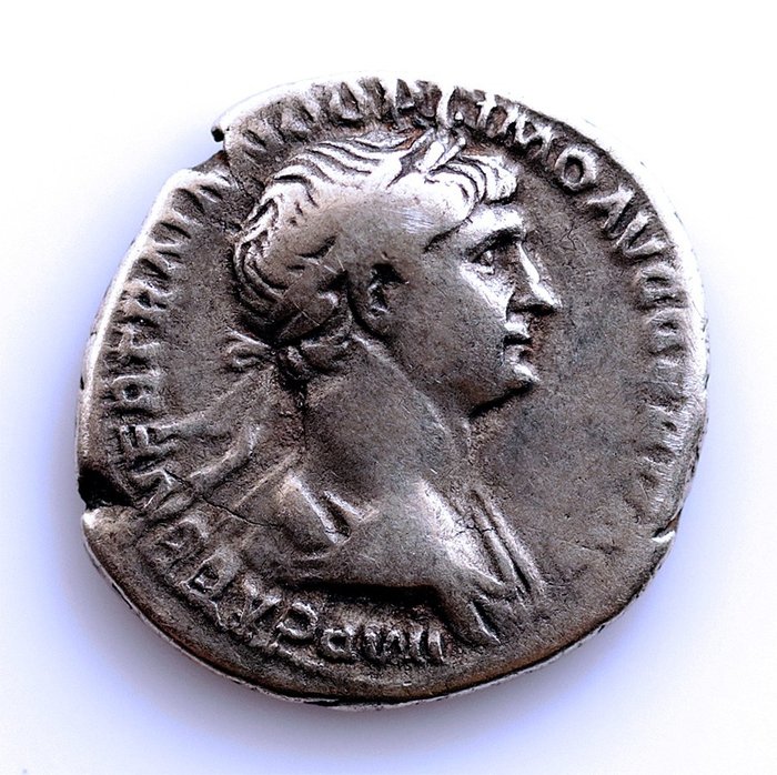 罗马帝国. 特拉扬 （公元 98-117）. Denarius Roma, 112-117 d.C.  - Fortuna sentada a izquierda