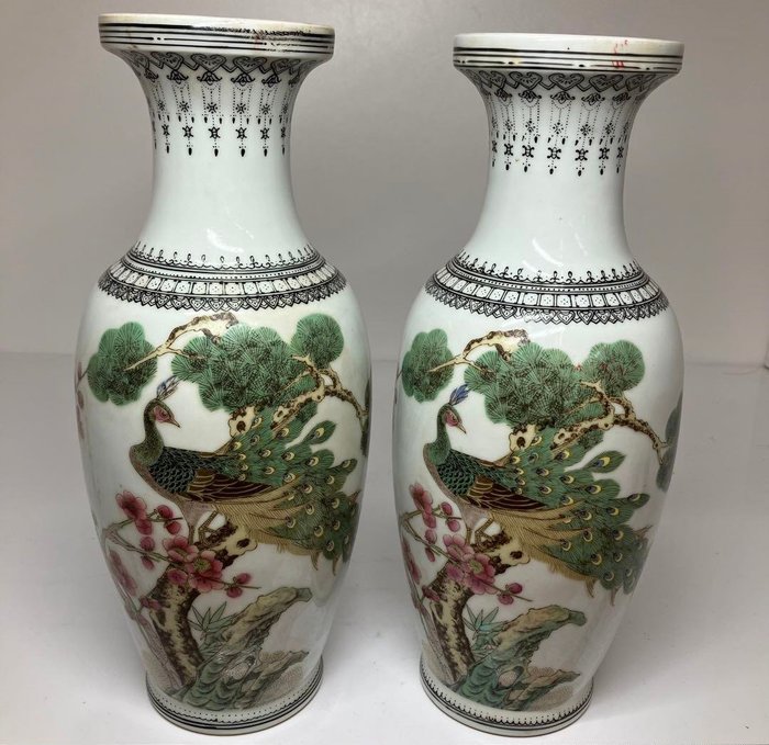 Vase - Porzellan, - Paar Pfauenvasen - China  (Ohne Mindestpreis)
