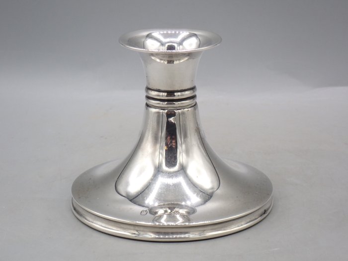 Kynttilänjalka Modernistinen kynttilänjalka (2) - .830 hopea