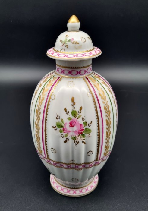 Limoges - Service de table - Vase avec couvercle environ 22 cm - Porcelaine
